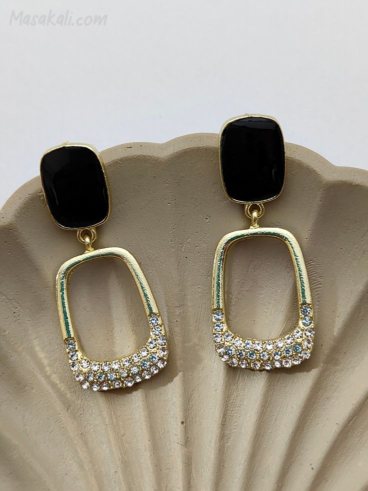 Elegant Black Geometric Drop Earrings