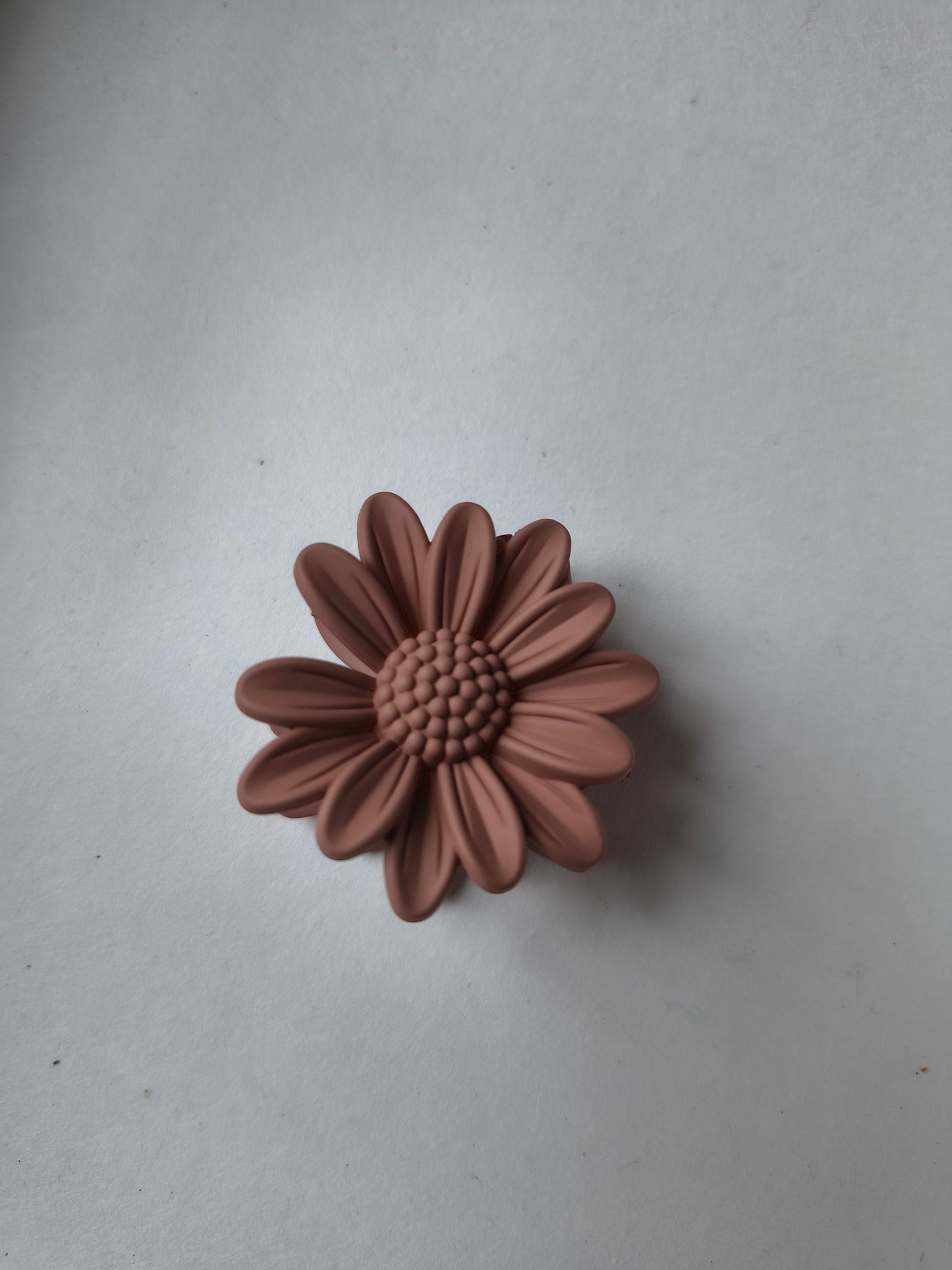 Elegant Daisy Flower Hair Claw Clip